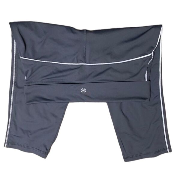 Forever 21 Grey Capri workout Pants. - Picture 1 of 3